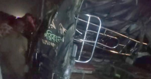 ট্রলিতে ধাক্কা যাত্রীবাহী মাহিন্দ্রার, নানি-নাতির মৃত্যু