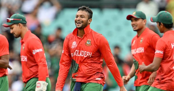 ‘পাক বিন’ আর ‘টাকার বিনিময়ে ছবি’ বৃত্তান্ত
