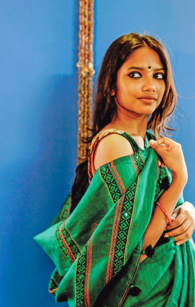 ডিজাইন যেমনই হোক প্রতিটি পোশাকেই থাকছে দেশ ও আমাদের গৌরবের প্রতিচ্ছবি। মডেল: তোয়াহা তানভিন; ছবি কৃতজ্ঞতা: খুঁত 