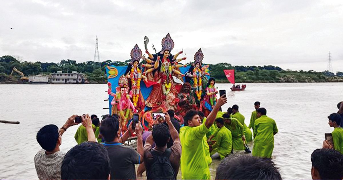 সারাদেশে কঠোর নিরাপত্তায় প্রতিমা বিসর্জন সম্পন্ন