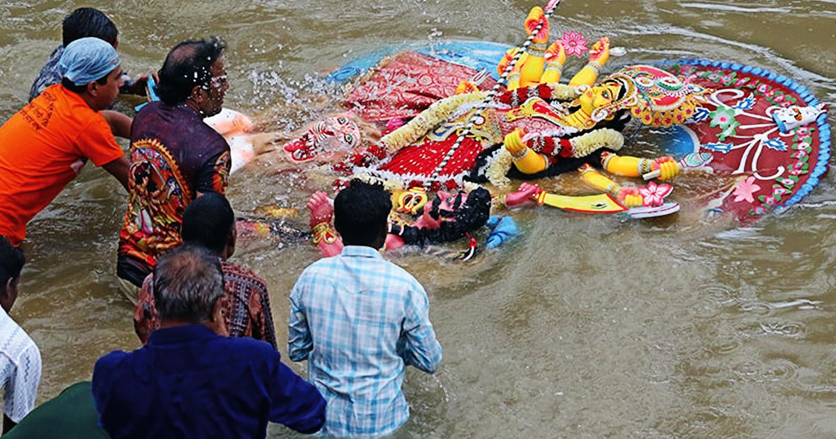 সারাদেশে কঠোর নিরাপত্তায় প্রতিমা বিসর্জন সম্পন্ন