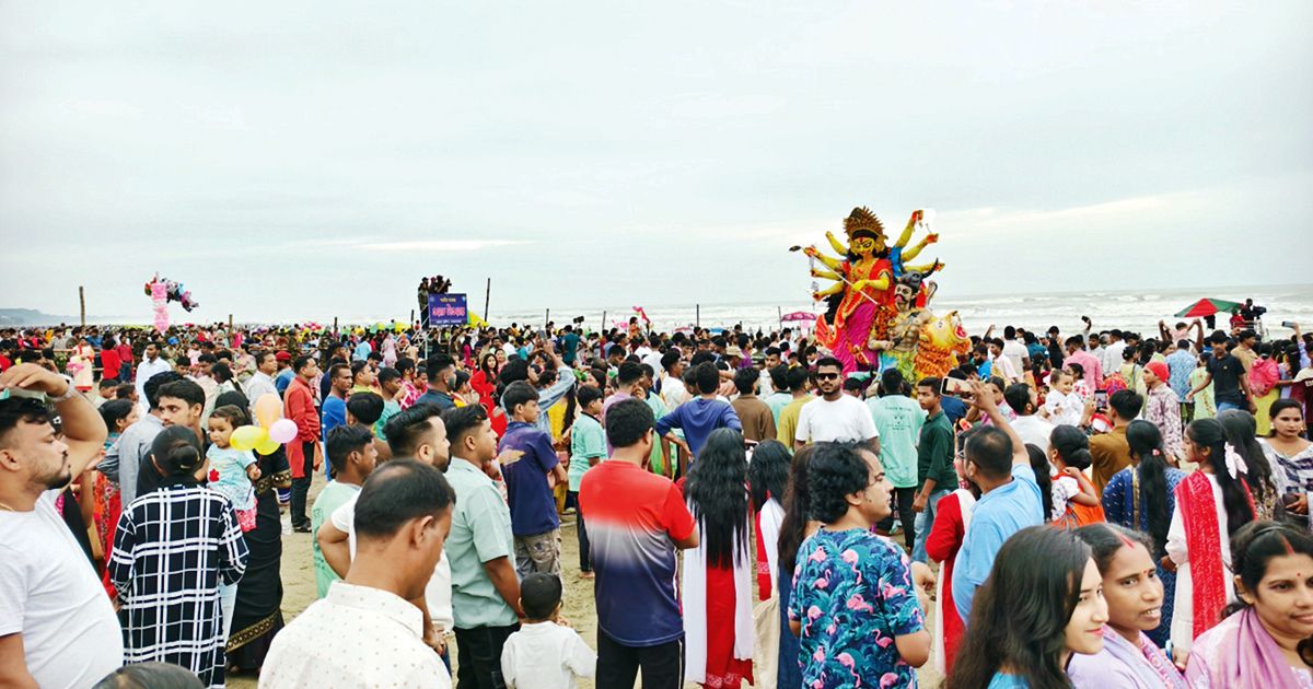 সারাদেশে কঠোর নিরাপত্তায় প্রতিমা বিসর্জন সম্পন্ন