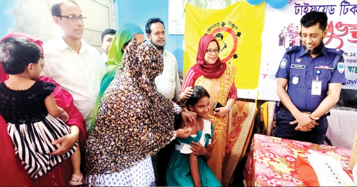 দেশে প্রথমবারের মতো টাইফয়েড টিকা দেওয়া শুরু