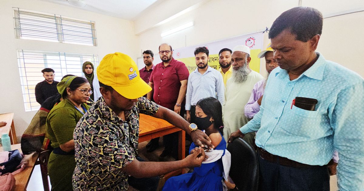 দেশে প্রথমবারের মতো টাইফয়েড টিকা দেওয়া শুরু