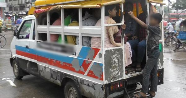 লেগুনায় ঝুলছিল শিশু, ট্রাকের ধাক্কায় গেল প্রাণ