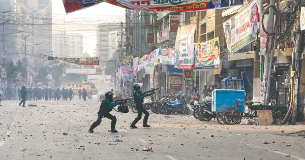 নয়াপল্টনে বিএনপি-পুলিশ সংঘর্ষ, গুলিতে নিহত ১