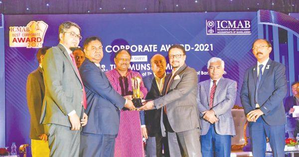 বেস্ট করপোরেট অ্যাওয়ার্ড পেল শাহ্জালাল ইসলামী ব্যাংক