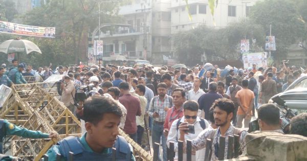 নয়াপল্টন এলাকায় ফের পুলিশের ব্যারিকেড
