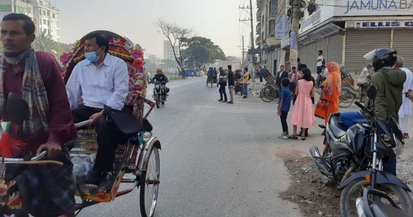 নেই গণপরিবহন, ভোগান্তিতে যাত্রী