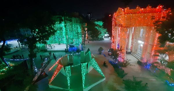 ক্যাম্পাসের আঙিনায় বিজয়ের বর্ণিল সাজ