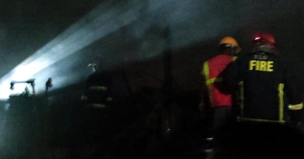 চকবাজারে হার্ডওয়্যার মার্কেটে আগুন