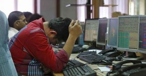 ‘পুঁজিবাজারের বানর’ ফের বাঁশের তলায়