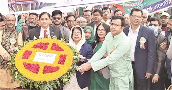 বিজয় দিবসে স্মৃতিসৌধে কর্মসংস্থান ব্যাংকের শ্রদ্ধা