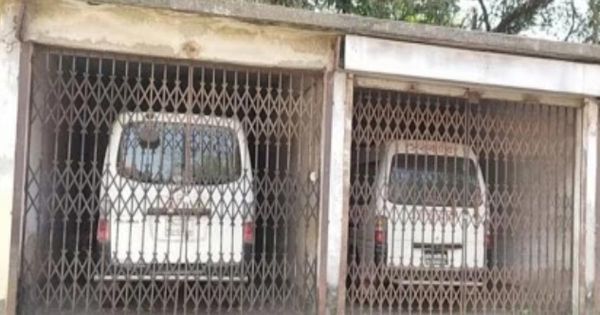 বাকিতে তেল কিনে বন্ধ অ্যাম্বুলেন্স সেবা