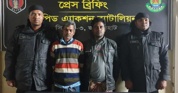 নওগাঁয় মাদকসহ বাবা-ছেলে আটক