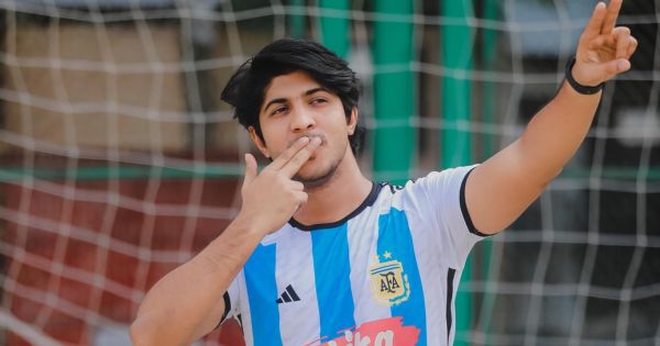 যার হাতে বিশ্বকাপ দেখতে চান তারকারা